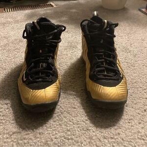 Nike foam posites gold & black size 7 Y.
